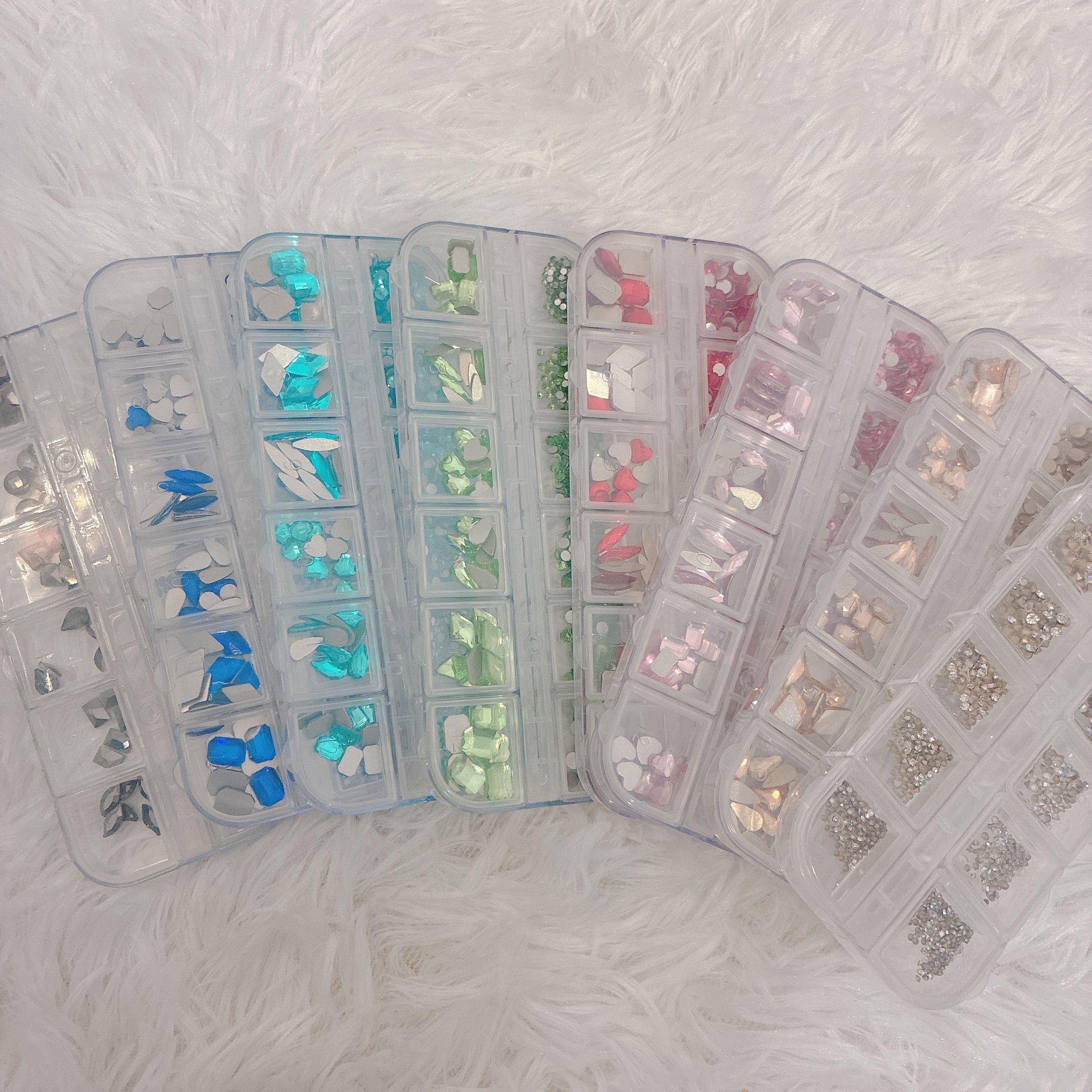 ストーン1個100円の画像